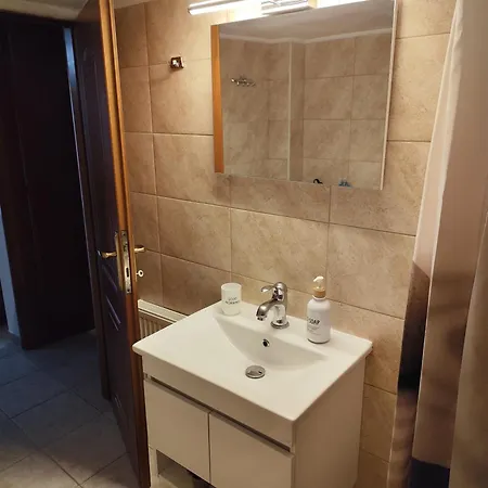 Ameli House Néoi Epivátai